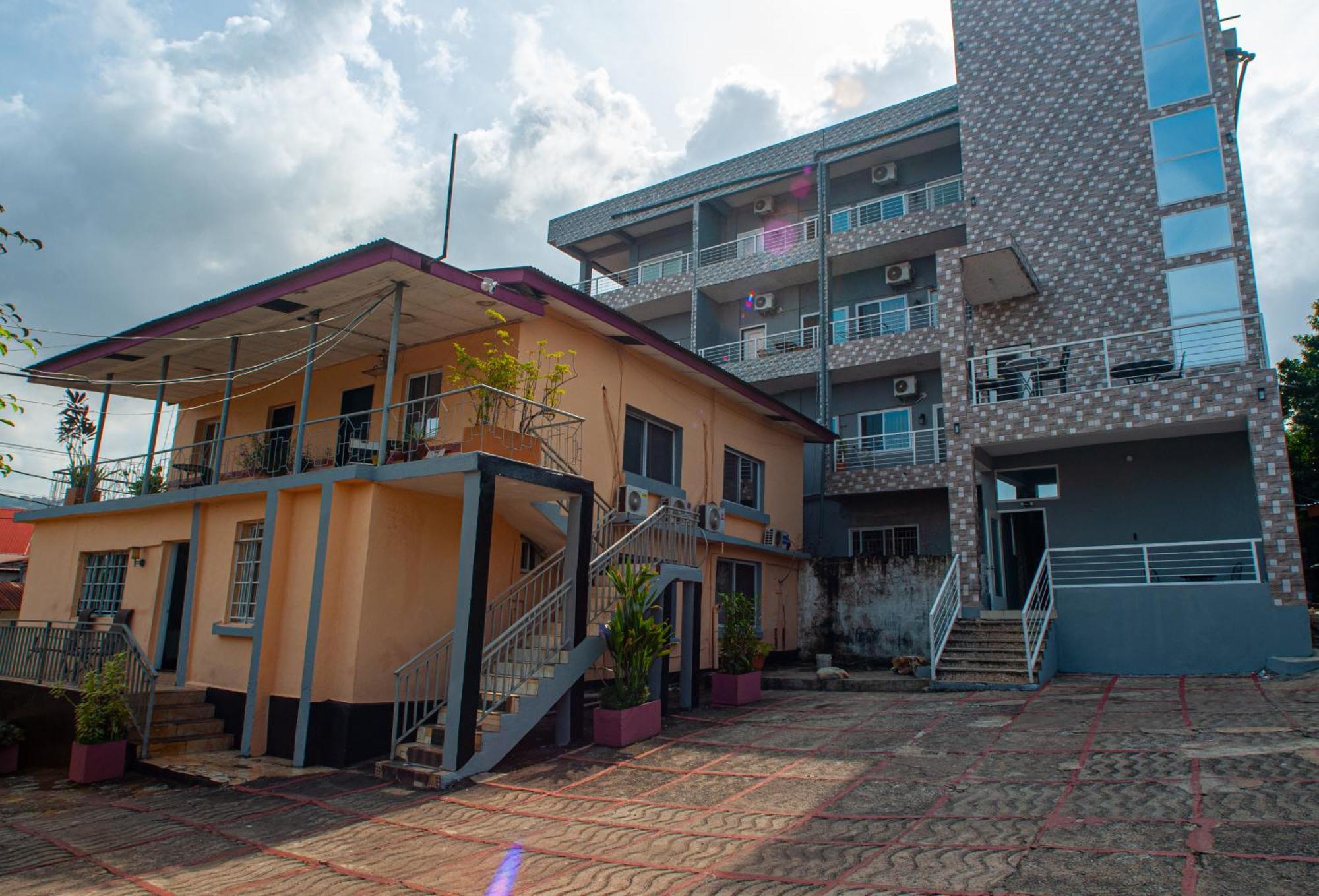 The Jam Lodge Freetown Exterior photo